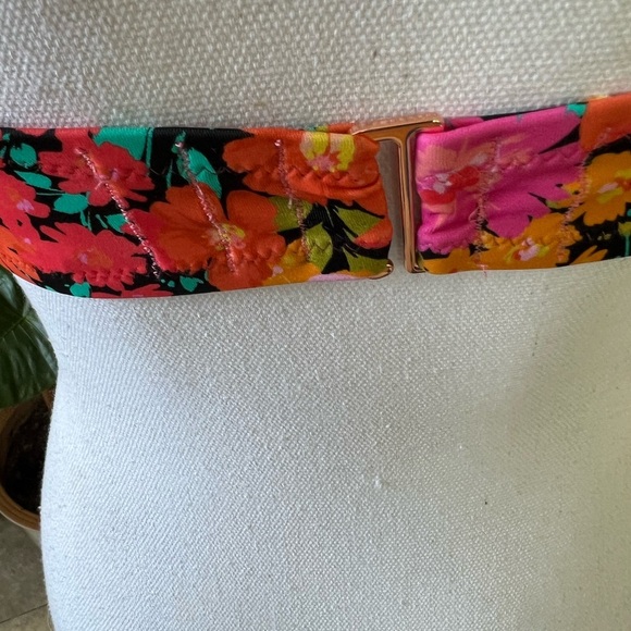 Shade & Shore Pink and Blue Bikini Top with Sweetheart Neckline - Picture 6 of 9